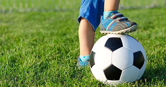 Занятия футболом: преимущества для самых маленьких