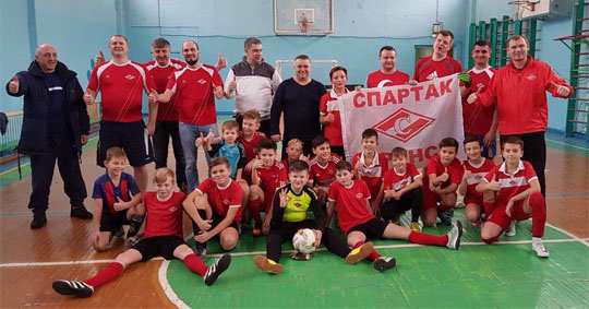 Всемирный день футбола в брянском “Спартаке” отметили игрой отцов и детей