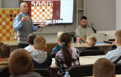 Ян Непомнящий провёл мастер-класс для юных брянских шахматистов